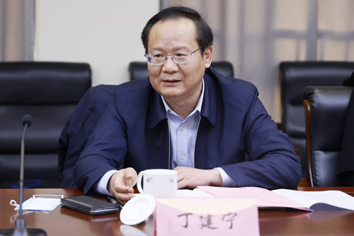 丁校长_副本.jpg